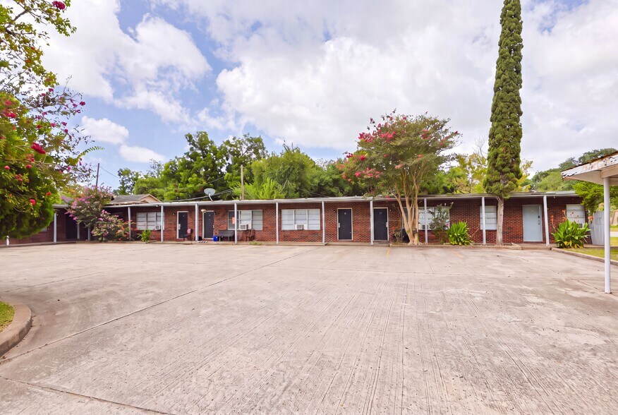 Primary Photo Of 1101 Demolay St, La Marque Apartments For Sale