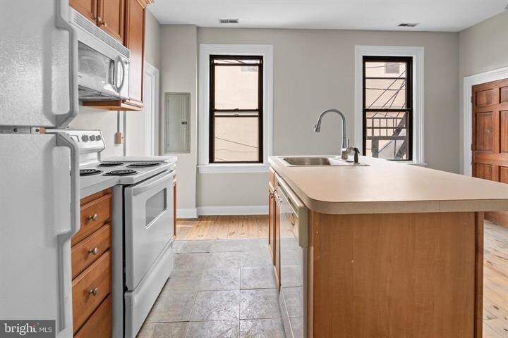 More Photos Of 2112 Fleet St, Baltimore Bar For Sale