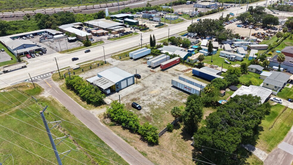More Photos Of 4138 Causeway Blvd, Tampa Warehouse For Lease