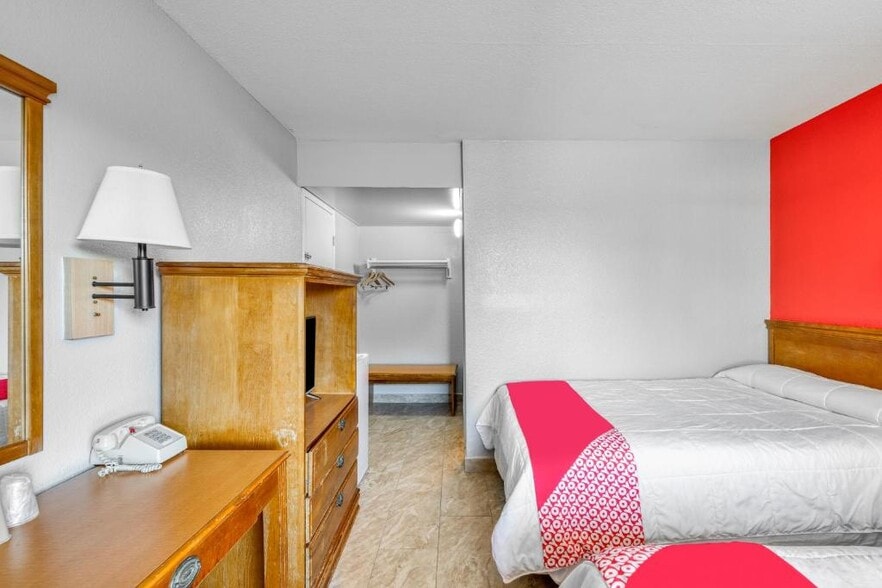 More Photos Of 9638 Plainfield St, Houston Hotel For Sale