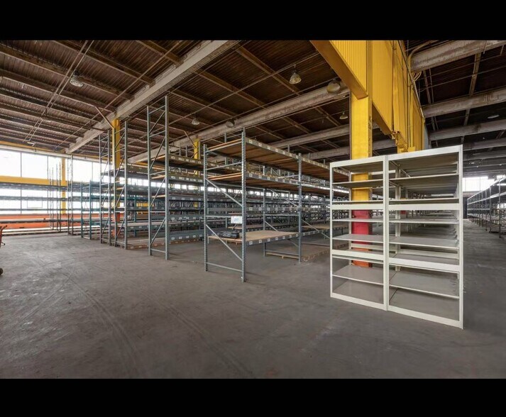 More Photos Of 246-250 E Fourth St, Mansfield Distribution For Lease
