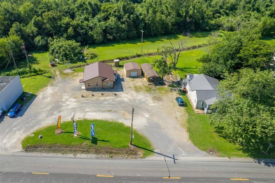 More Photos Of 307 E State St, Delta Flex For Sale