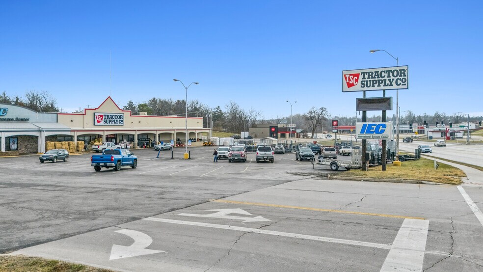 More Photos Of 1700 N Baltimore St, Kirksville General Retail For Sale