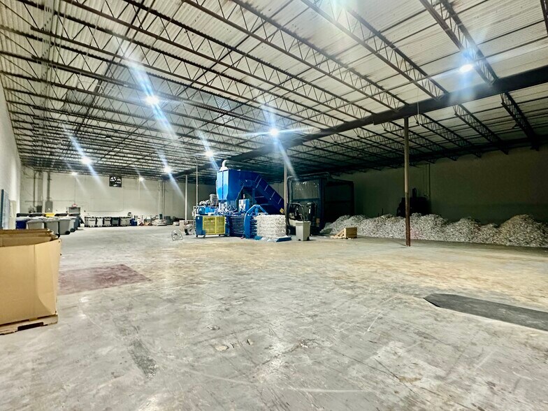 More Photos Of 3702 N 131st Ave, Clearwater Manufacturing For Lease