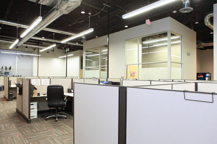 More Photos Of 817 E 4th St, Tulsa Showroom For Sale