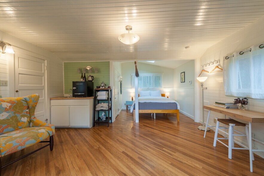 More Photos Of 2579 W Shore Dr, Lummi Island Hotel For Sale