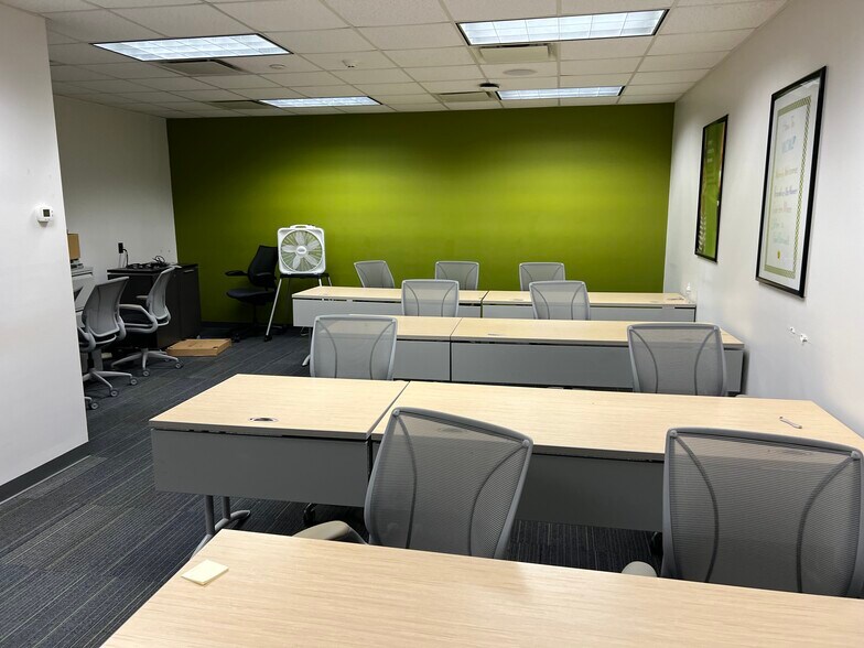 More Photos Of 921 Meriden Waterbury Tpke, Plantsville Bank For Lease