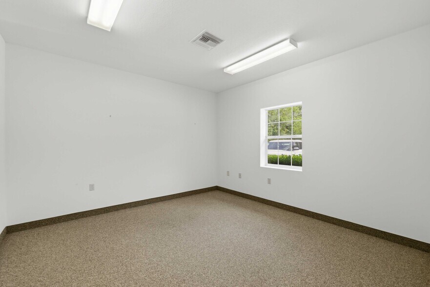 More Photos Of 4378 NE 35th St, Ocala Warehouse For Lease
