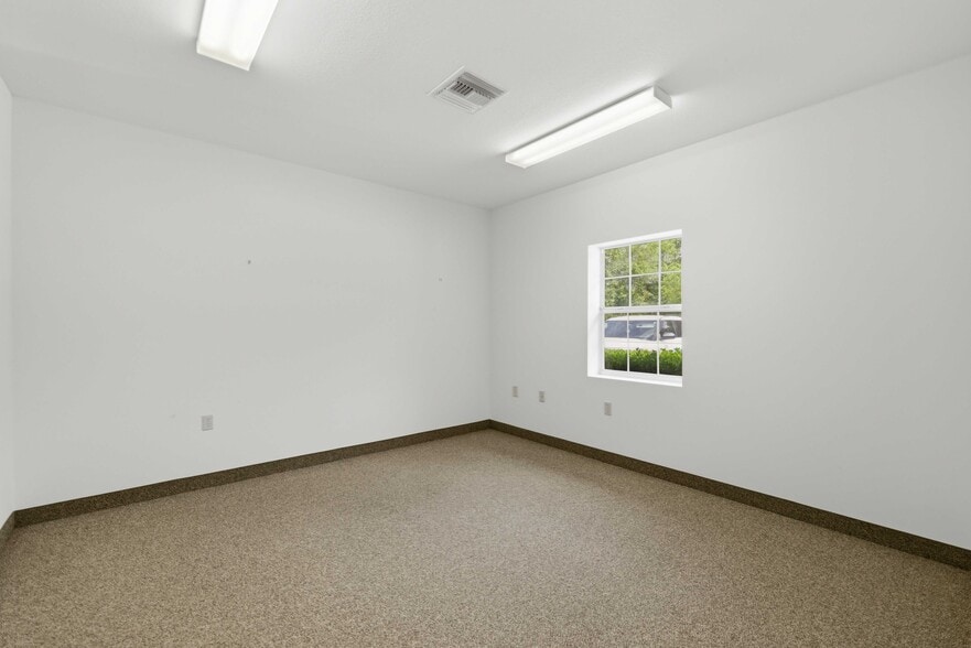 More Photos Of 4378 NE 35th St, Ocala Warehouse For Lease