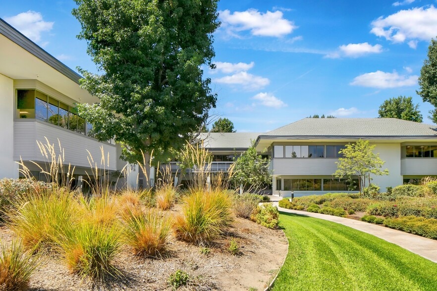 More Photos Of 5500 Ming Ave, Bakersfield Unknown For Lease