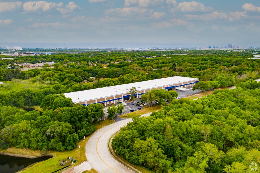 More Photos Of 3719 Corporex Park Dr, Tampa Warehouse For Lease