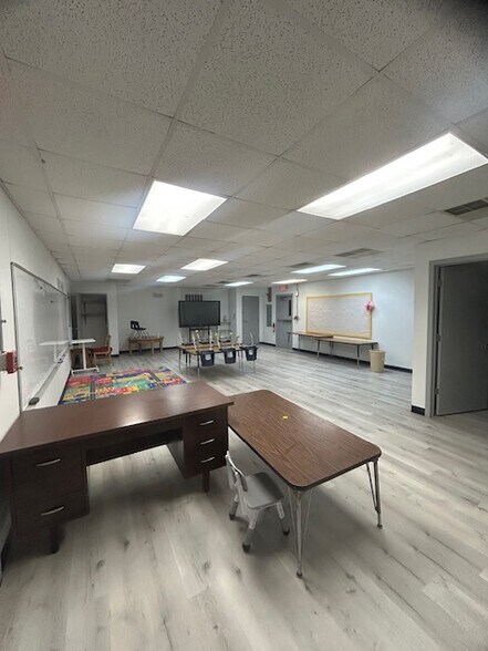 More Photos Of 622 E Lexington Ave, High Point Schools For Lease