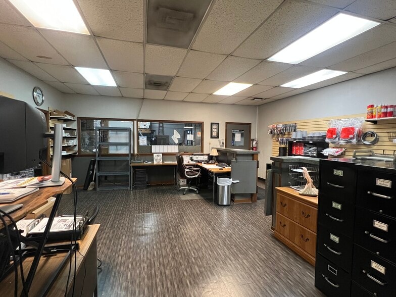 More Photos Of 1922 Elm Tree Dr, Nashville Distribution For Sale