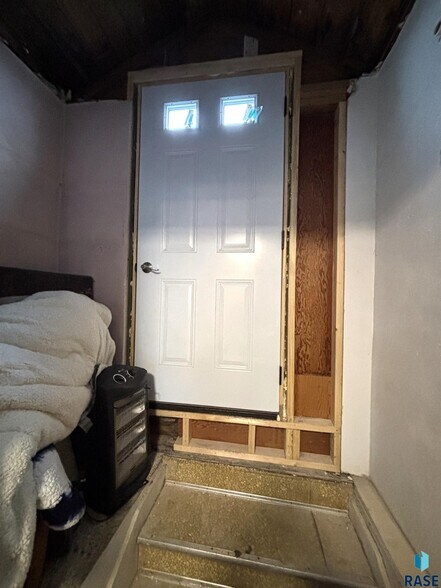 More Photos Of 118 N Broadway Ave, Miller General Retail For Sale