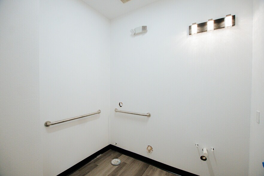 More Photos Of 160 Alto Mesa dr, El Paso Healthcare For Lease