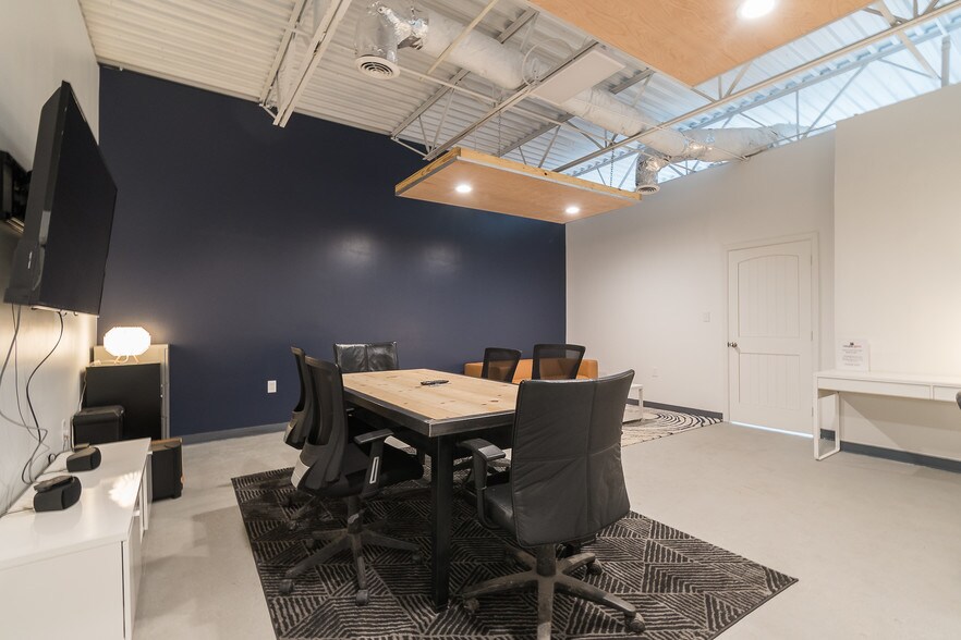 More Photos Of 4733 Don Dr, Dallas Warehouse For Sale