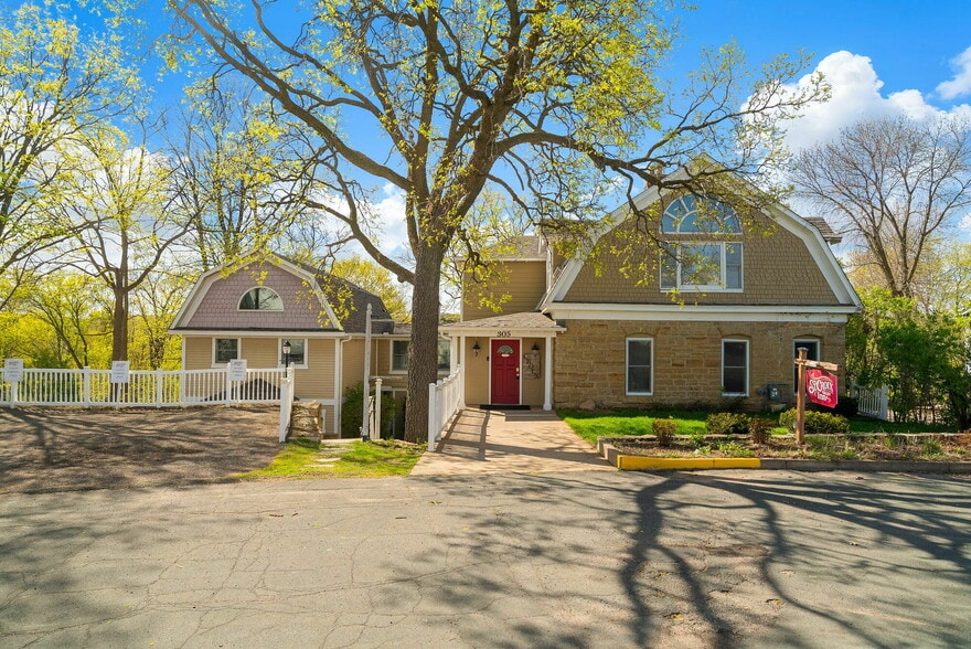 More Photos Of 305 River St, Osceola Hospitality For Sale