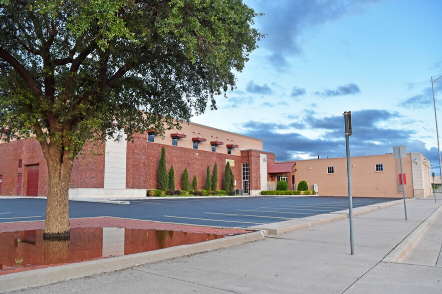 More Photos Of 1415 Buddy Holly Ave, Lubbock Office For Lease
