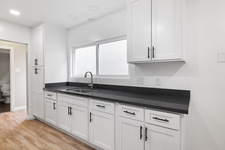 More Photos Of 5709 E Beverly Blvd, Los Angeles Office Residential For Lease