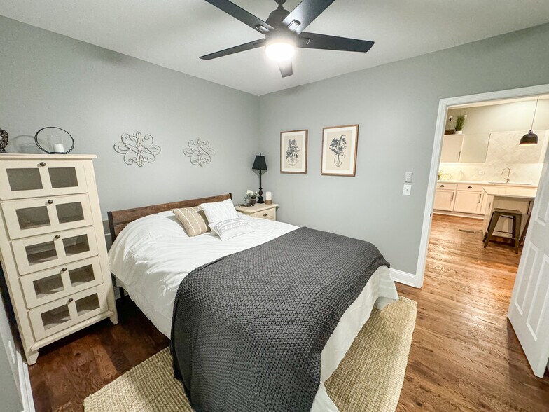 More Photos Of 103 S Jefferson St, Raymore Medical For Sale