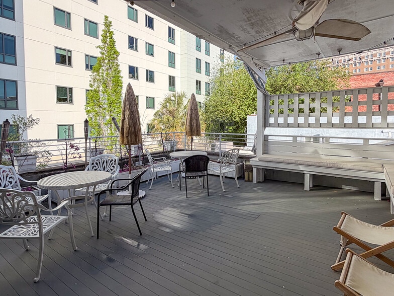 More Photos Of 345 King St, Charleston Storefront Retail Office For Lease