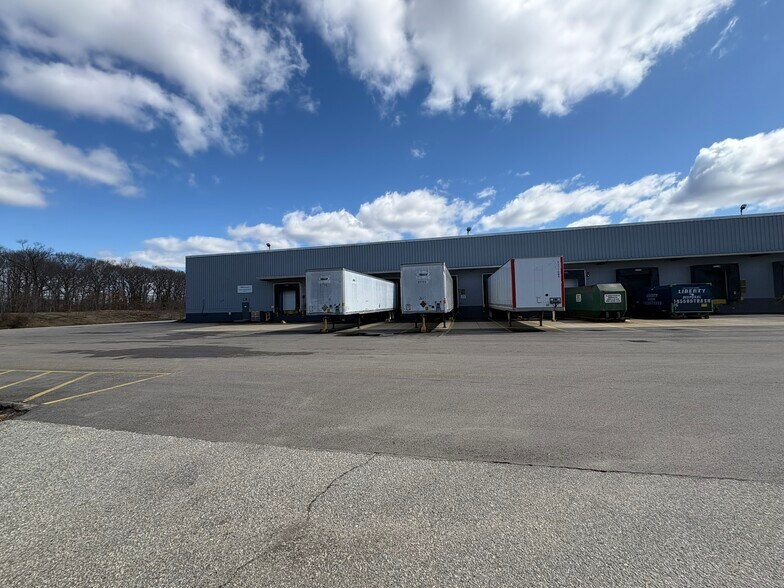 More Photos Of 10 New Rd, Rumford Warehouse For Lease