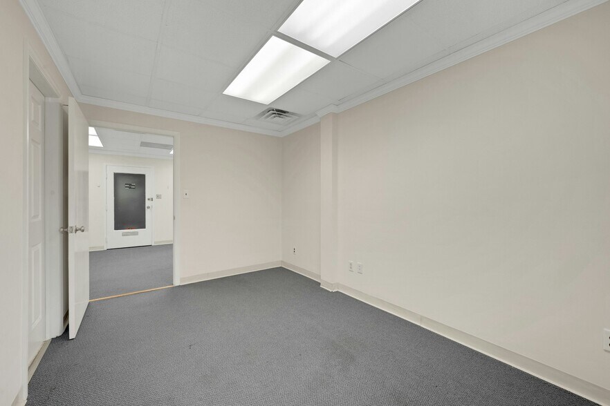 More Photos Of 1492 High Ridge Rd, Stamford Freestanding For Lease