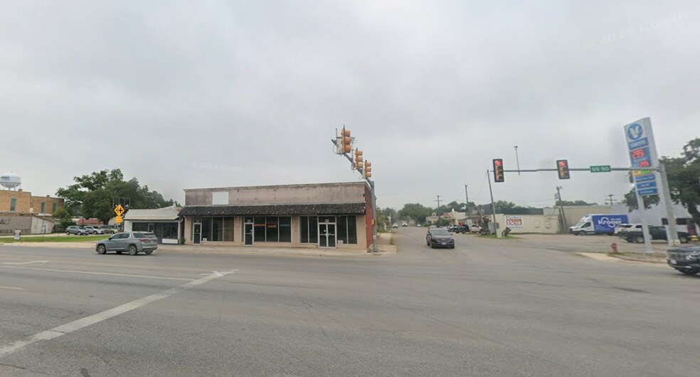 Primary Photo Of 1907 Avenue M, Hondo Storefront For Sale