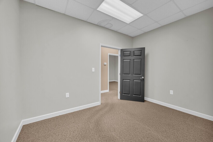 More Photos Of 40 Chamisa Rd, Covington Distribution For Lease