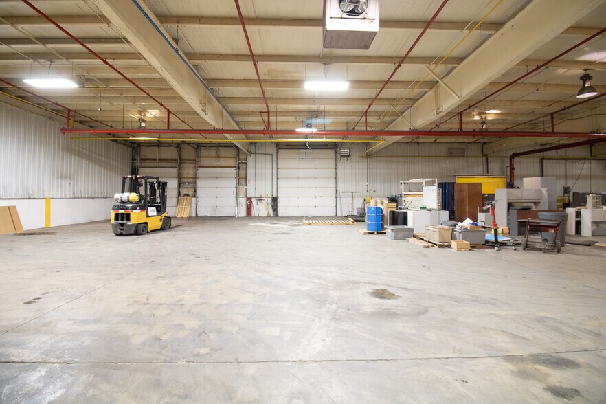 More Photos Of 946 S State Road 32, Union City Manufacturing For Lease
