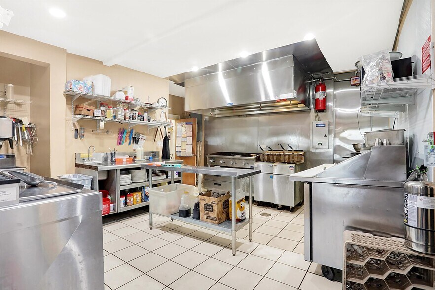 More Photos Of 2023 E Southeastern Ave, Indianapolis Restaurant For Sale