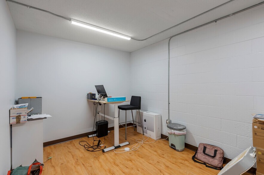 More Photos Of 1652 Grand Ave, Saint Paul Storefront Retail Office For Lease