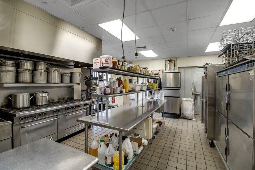 More Photos Of 672 Wehrle Dr, Buffalo Restaurant For Sale