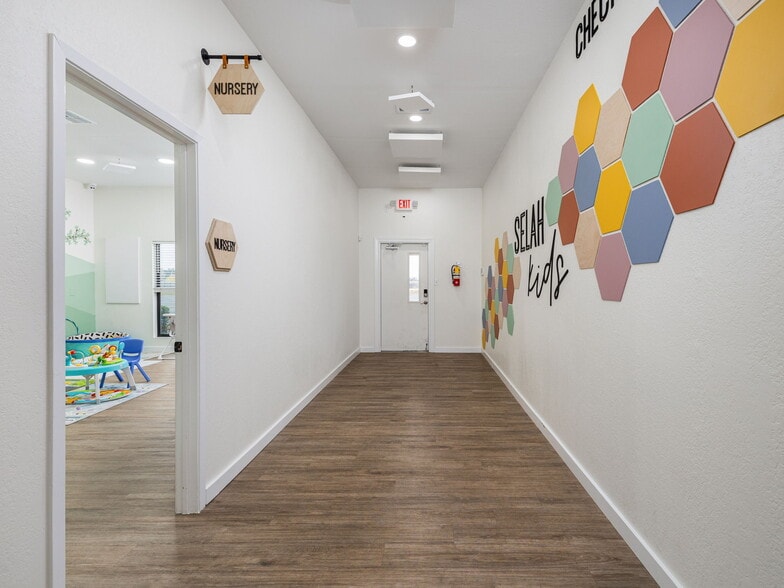 More Photos Of 6600 S Lakewoods Dr, Georgetown Specialty For Sale