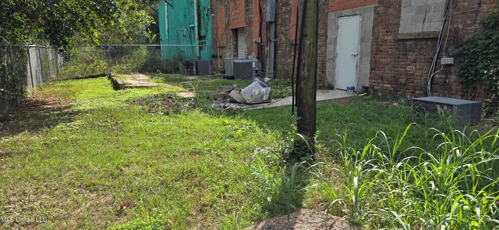 More Photos Of 601b S Railroad Blvd, Mccomb General Retail For Sale