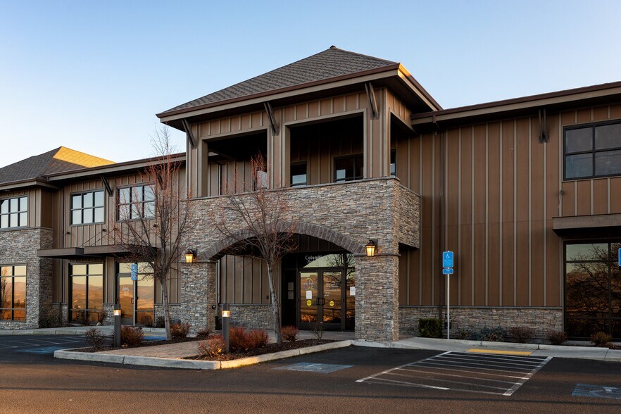 More Photos Of 1935 E 19th St, The Dalles Medical For Lease