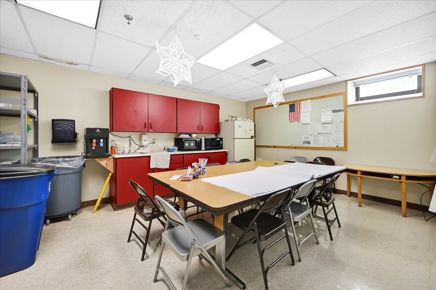 More Photos Of 2389 Main St, Northampton Office For Sale