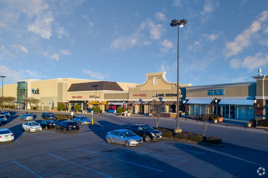 More Photos Of 5000-5084 Pinnacle Sq, Birmingham Storefront For Lease