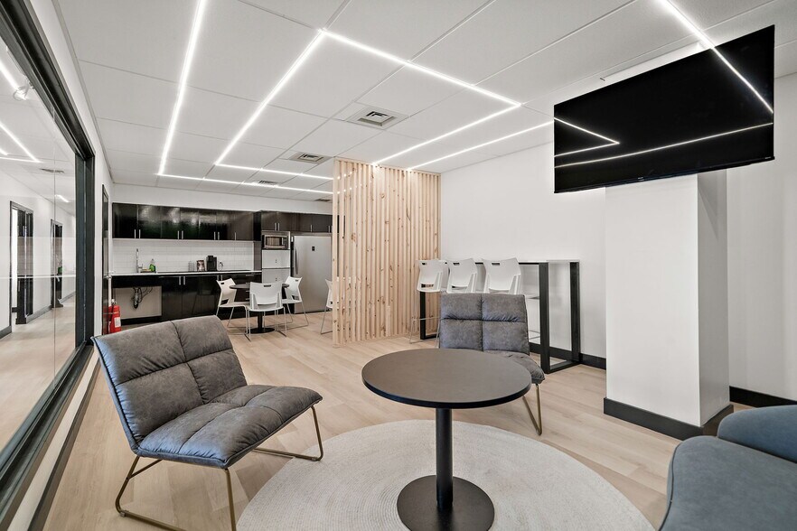More Photos Of 3131 Boul de la Concorde E, Laval Coworking Space