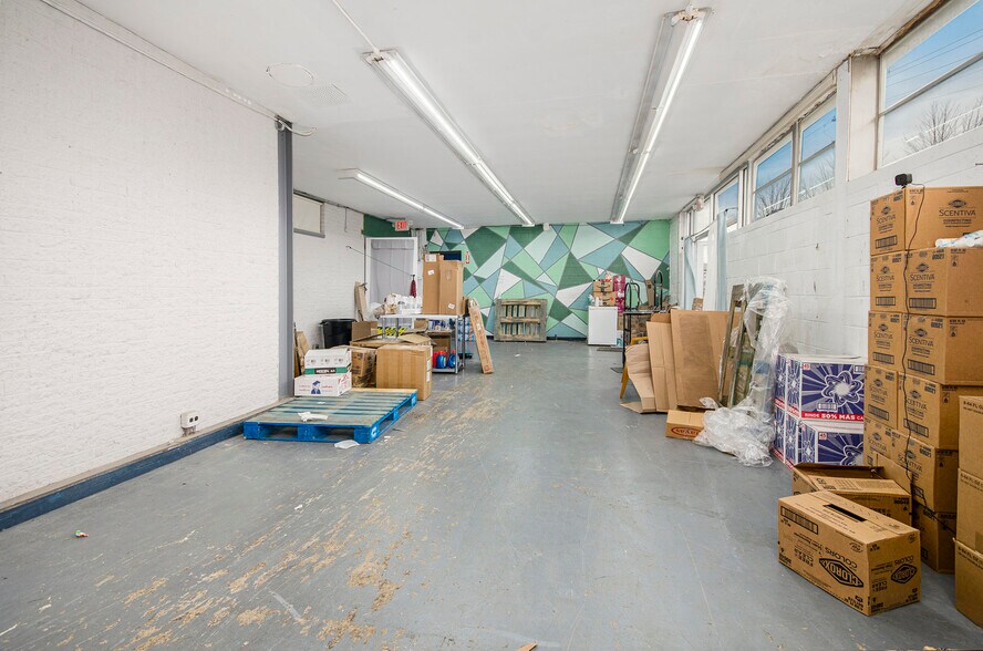 More Photos Of 25315 Kean St, Dearborn Industrial For Lease