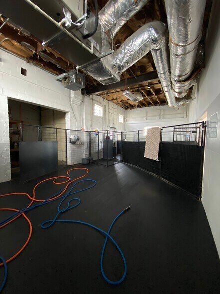 More Photos Of 703 Childs St, Wheaton Veterinarian Kennel For Lease