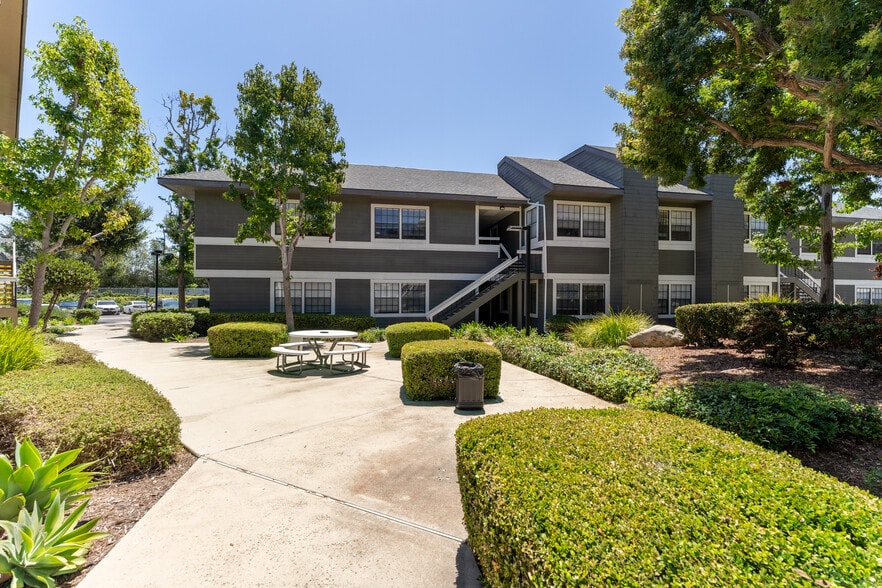 More Photos Of 2900 Bristol St, Costa Mesa Office For Sale