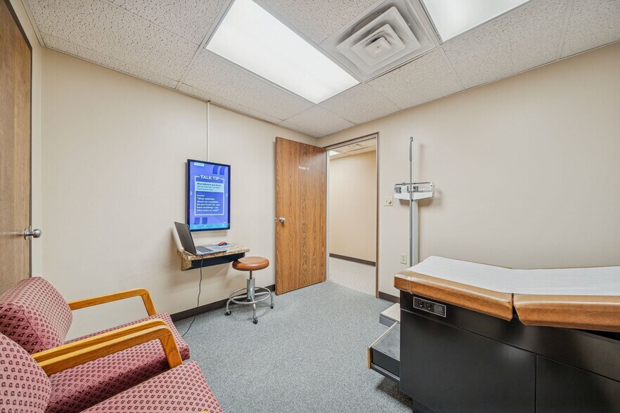 More Photos Of 985 Penn St, Brackenridge Medical For Sale