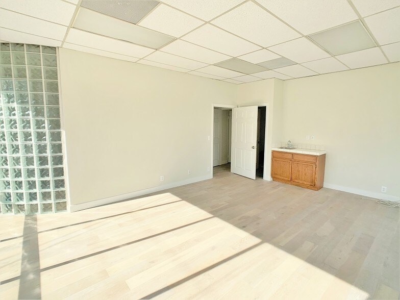 More Photos Of 935 N Vignes St, Los Angeles Auto Dealership For Lease