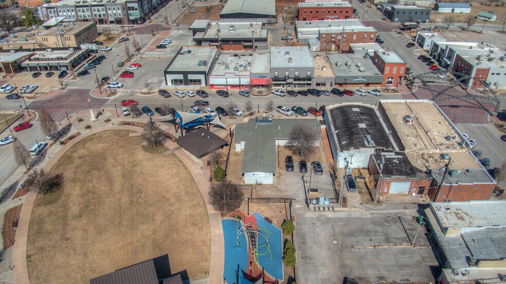 More Photos Of 12 W Dawes Ave, Bixby Office For Sale