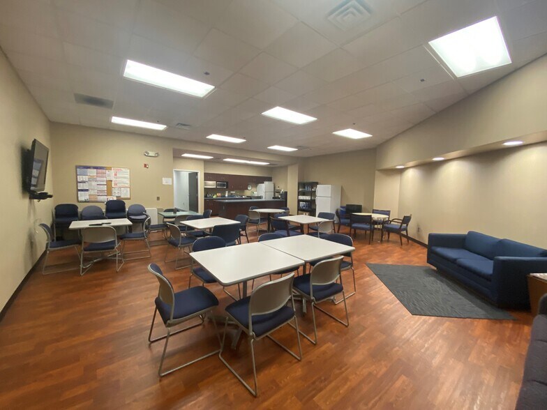 More Photos Of 6838 E State St, Rockford Office For Lease