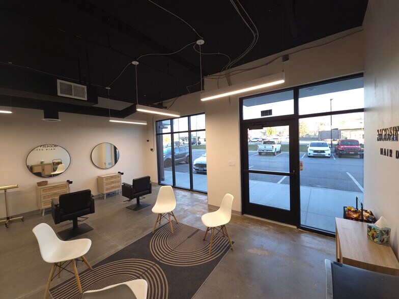 More Photos Of 7510 N Oak Trfy, Gladstone Apartments For Lease