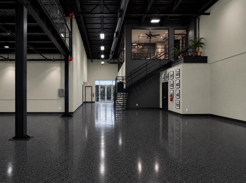 More Photos Of 14930 Corporate Rd S, Jupiter Warehouse For Sale