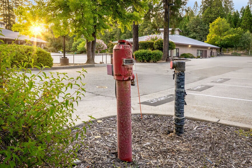 More Photos Of 944 McCourtney Rd, Grass Valley Unknown For Lease