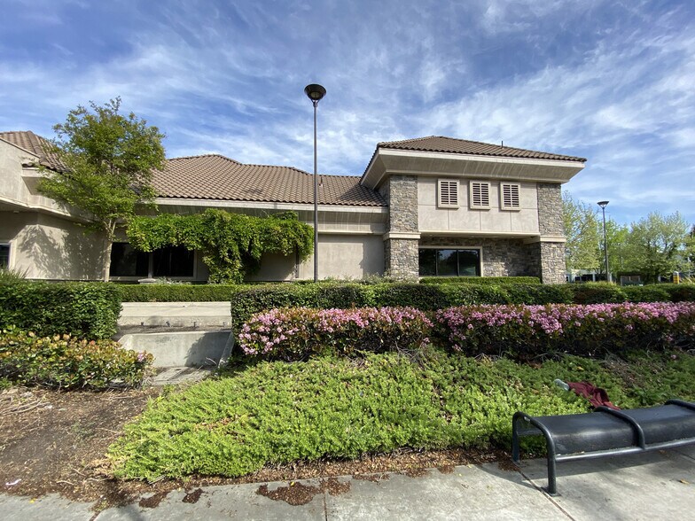More Photos Of 1547 E March Ln, Stockton Bank For Lease